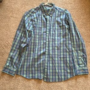 Vineyard Vines On-The-Go Brrr Performance button down. Size L